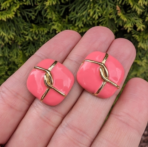 Vintage Estate Hot Pink Gold Square Diamond Barbiecore Stud Pierced Earrings - Picture 2 of 4